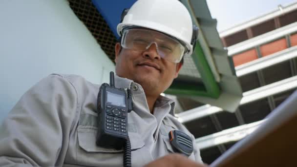 Trabajadores Eléctricos Están Trabajando — Vídeo de stock