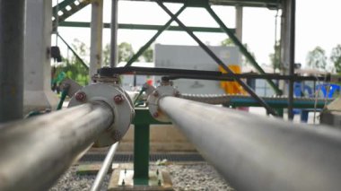 Bir elektrik santrali çalışıyor..