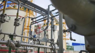 Bir elektrik santrali çalışıyor..