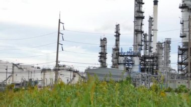 Elektrik santralindeki ekipman çalışıyor..