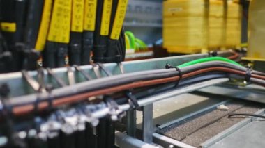 Elektrik santralindeki ekipman çalışıyor..