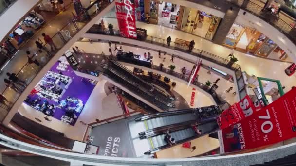 Ein Einkaufszentrum Mit Vielen Menschen — Stockvideo