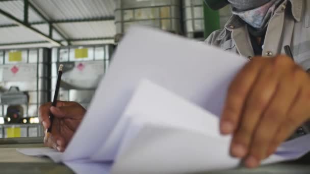 Mano Hombre Trabajando Fábrica — Vídeo de stock