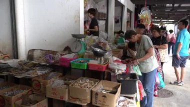 Chowrasta 'da sabah pazarı yoğun..