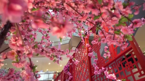 Rotes Design während des chinesischen Neujahrsfestes im Einkaufszentrum Gurney Plaza. — Stockvideo