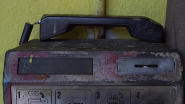 旧的破电话亭 — 图库视频影像