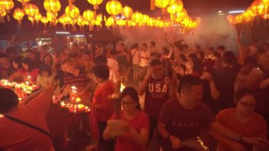 İnsanlar Çin Yeni Yılı 'nda Merhamet Tanrıçası' na dua etmeye giderler..