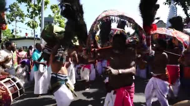 Devotees carrying kavadi dance in front of Thaneer Panthal. — Stock Video