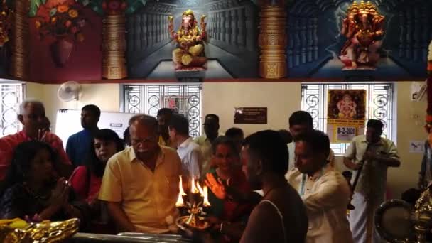 Priest hold the oil lamp in front of devotee — Stock Video