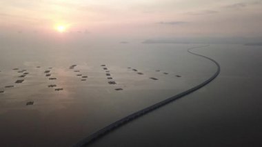 Penang 2. Köprü üzerindeki hava manzaralı Sultan Abdul Halim Muadzam Şah Köprüsü