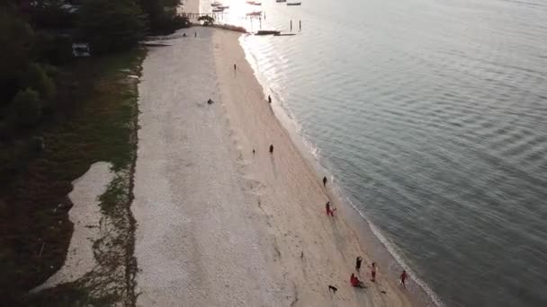 Turista Aéreo Ter Algum Tempo Diversão Praia Batu Feringghi — Vídeo de Stock