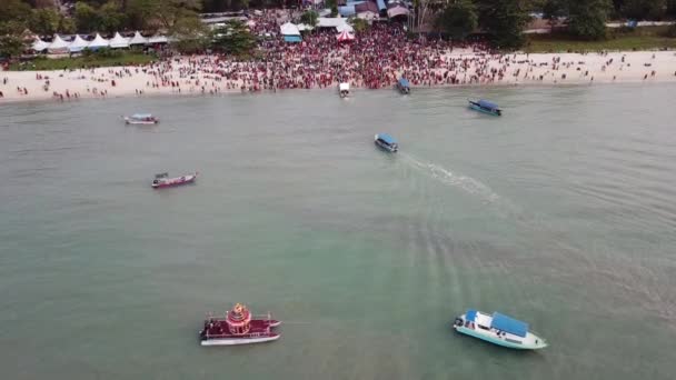 Crowds Attend Festival Floating Chariot Vehicle Boat Teluk Bahang Penang — Stock Video