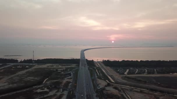 Luchtfoto Batu Kawan Naar Snelweg Penang Tweede Brug Tijdens Zonsondergang — Stockvideo