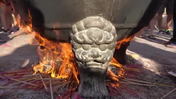 Fire at incense pot bring good blessing. — Stock Video