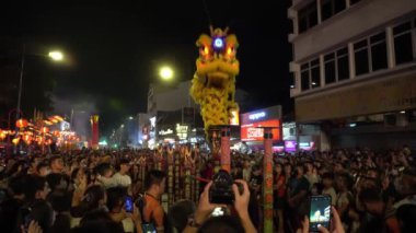 Aslan dansı hareketi. Yeşim imparatorunun doğum gününde..