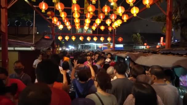 Nonostante la minaccia COVID-19, migliaia di persone visitano Chew Jetty — Video Stock