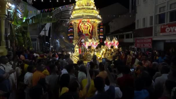 Vel "processie rond de Sri Mahamariamman Tempel" — Stockvideo