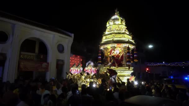 Committee carry flower from chariot and put on head of a child. — Stock Video