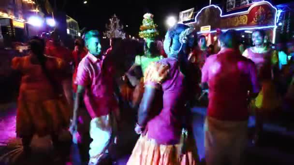 Индийские традиционные танцы на палочке празднуют тайпусам. — стоковое видео