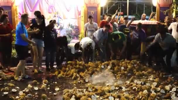 Coconut smashing at street before arrival of silver chariot at street. — Stock Video