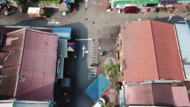 Less car move at Little India during lockdown. — Stock Video