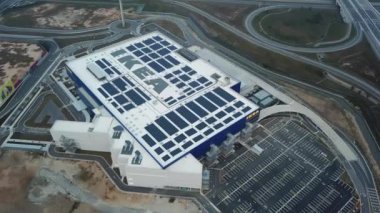 COVID-19 nedeniyle hükümet tarafından kilitlenen hiçbir araba IKEA mağazasına gelmedi.