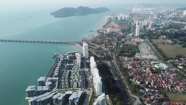 Drone disparó al condominio Light al lado del puente Penang. — Vídeo de stock