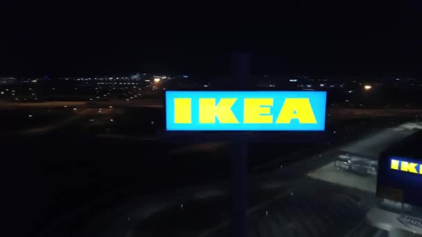 Luchtfoto IKEA meubelwinkel is gesloten vanwege coronavirus uitbraak — Stockvideo