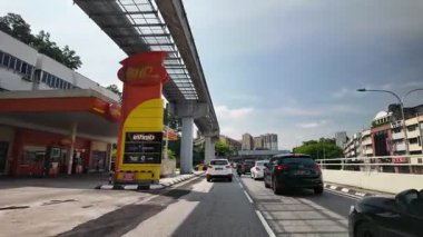 Bukit Bintang, Kuala Lumpur, Malezya - 15 Haziran 2024: Jalan Majarajalela caddesinde yavaş hareket