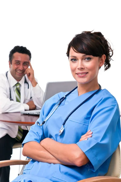 Enfermeira Sentada Com Médico Clínica — Fotografia de Stock