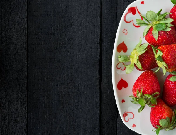 Half Dish Strawberries Black Wooden Table — Stock Photo, Image