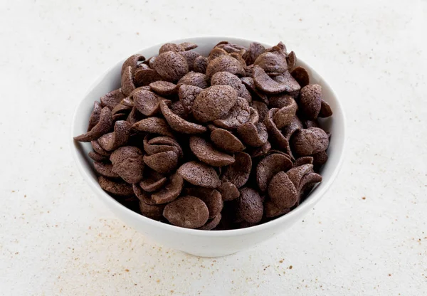 Taza Llena Copos Cereales Chocolate Sobre Fondo Claro — Foto de Stock