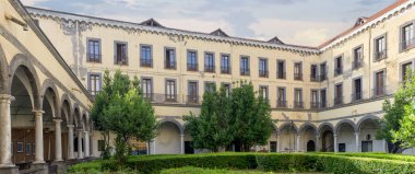 Naples, İtalya - 11 Haziran, 2018::inside Santa Maria la Nova Napoli tarihi merkezi 1279 için uzanan anıtsal kompleks.