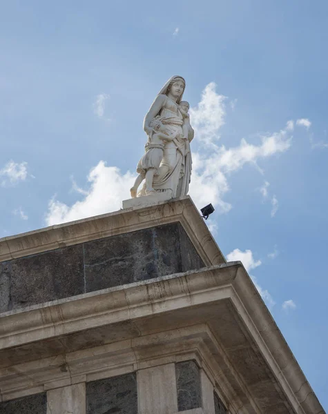 Staute San Francis Basilica Plebiscito Square Naples Italy — стоковое фото