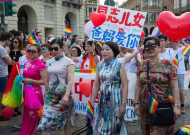 Torino, İtalya - 16 Haziran 2018: katılımcılar Gay Pride şehir merkezinde. Sloganı 