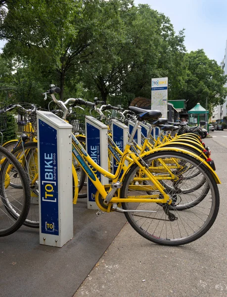 Turin Italie Juin 2018 Stationnement Vélos Libre Service Pendant Chargement — Photo