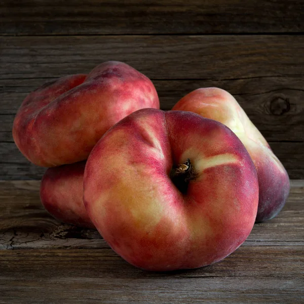 Donut Peaches Called Snuffbox Saturn Peaches Rustic Wooden Table — Stock Photo, Image