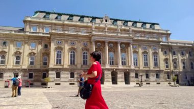 Budapeşte, Macaristan - 5 Ağustos, 2018: kale turistler. Buda Kalesi Unesco tarafından Dünya Mirası 1987 yılında geçiyordu.