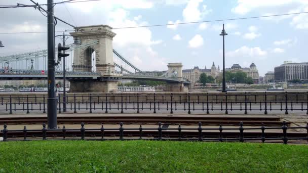 Budapest Hungría Agosto 2018 Vista Inferior Del Puente Las Cadenas — Vídeo de stock