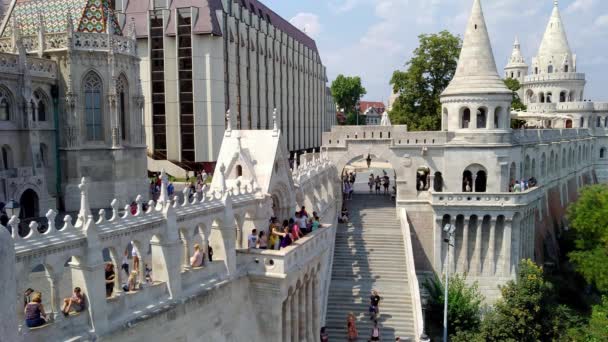 Budapešť Maďarsko Srpna 2018 Turisté Navštívit Starověké Matthias Church Bašty — Stock video