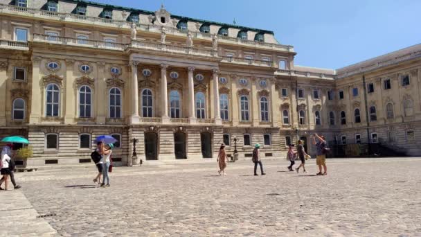 Budapest Magyarország Augusztus 2018 Turisták Vár Budai Vár Szerepel Unesco — Stock videók