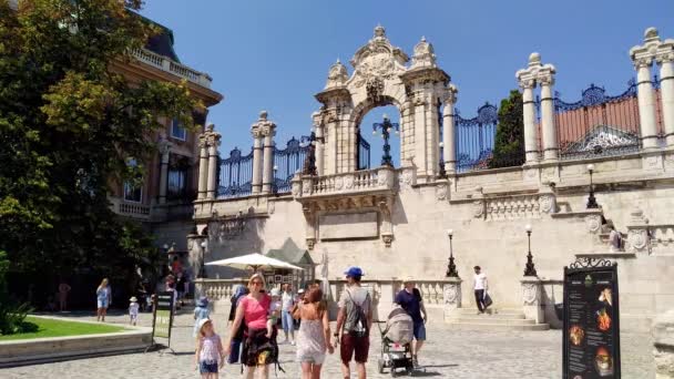 Budapest Hungría Agosto 2018 Turistas Que Visitan Castillo Castillo Buda — Vídeo de stock