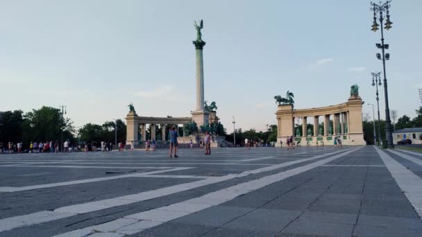 布达佩斯 匈牙利 2018年8月 Hosok 无能为力的看法 广场的英雄在日落 — 图库视频影像
