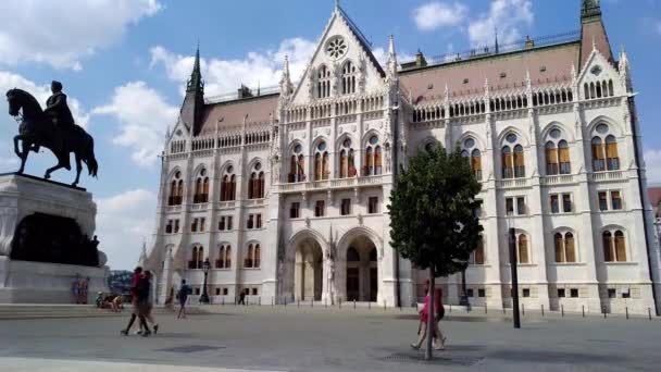 布达佩斯 匈牙利 2018年8月 布达佩斯议会 匈牙利 Orszghz 是布达佩斯的宫殿 是匈牙利国民议会所在地 — 图库视频影像