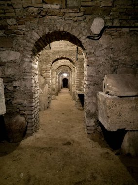 Ascoli Piceno, İtalya - 24 Ağustos 2018: St. Emidio Ascoli Piceno katedral içinde crypt