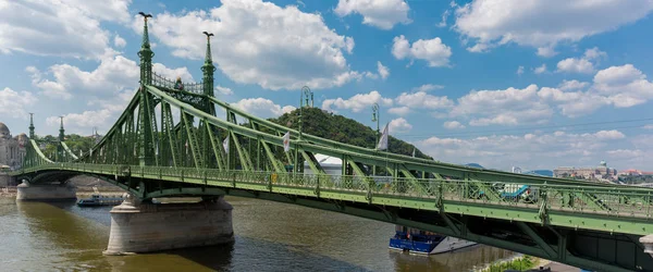 Βουδαπέστη Ουγγαρία Αυγούστου 2018 Γέφυρα Της Ελευθερίας Είναι Στις Όχθες — Φωτογραφία Αρχείου