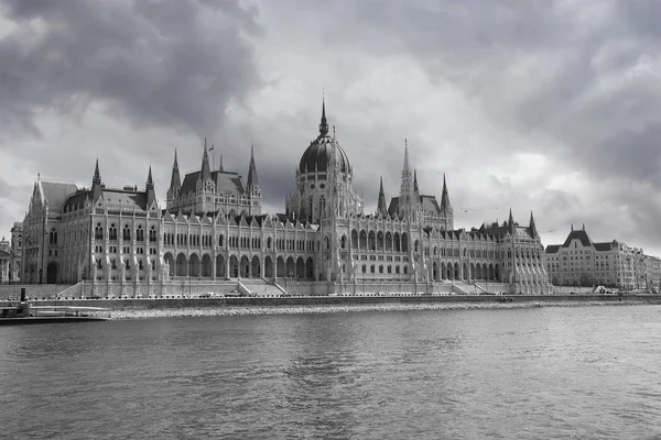 布达佩斯 匈牙利 议会是布达佩斯的宫殿 是匈牙利国民议会的所在地 — 图库照片