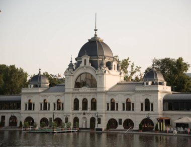 Budapeşte, Macaristan - 8 Ağustos 2018: Varosligeti Park düşündüren görünüm