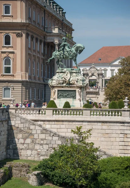 Budapest Hungary August 2018 Tourists Visiting Ancient Matthias Church Bastions — Stock Photo, Image