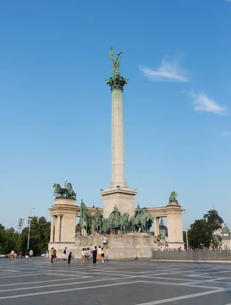 Budapest Hongrie Août 2018 Personnes Indéfinies Sur Heroes Square Hongrois — Photo